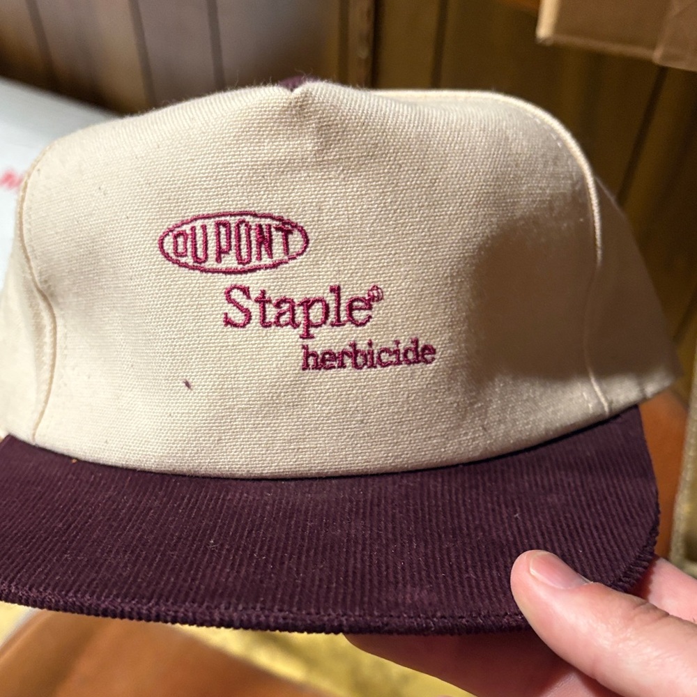 VINTAGE DuPont Staple Herbicide Cap